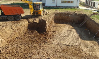Рытье котлованов под фундамент в Новокузнецке – цена от 2582 руб. за м3 | 2Землекопа-Нвк